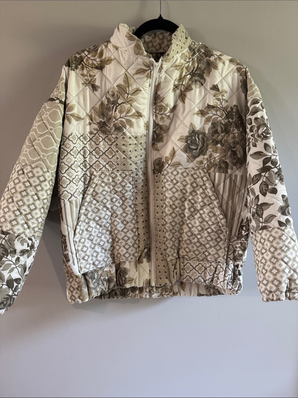 Quilted Floral Patchwork Puffer Jacket Neutral Beige & Cream Zip-Up | Women's L